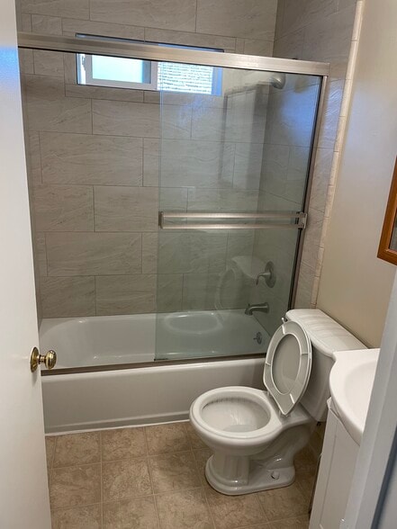 Building Photo - 568 Hazel Dell Way
