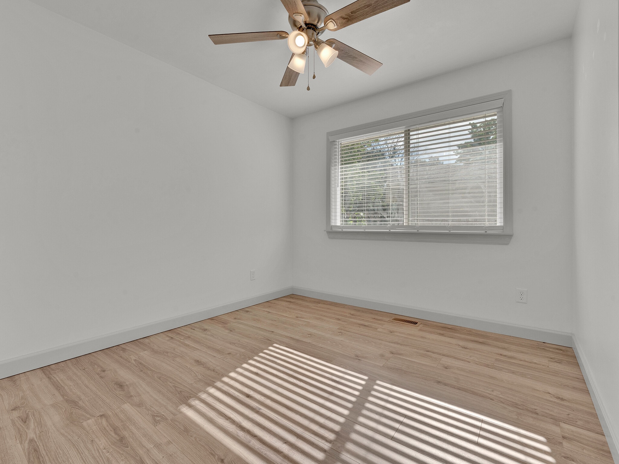 Building Photo - 449 Madrina Ct
