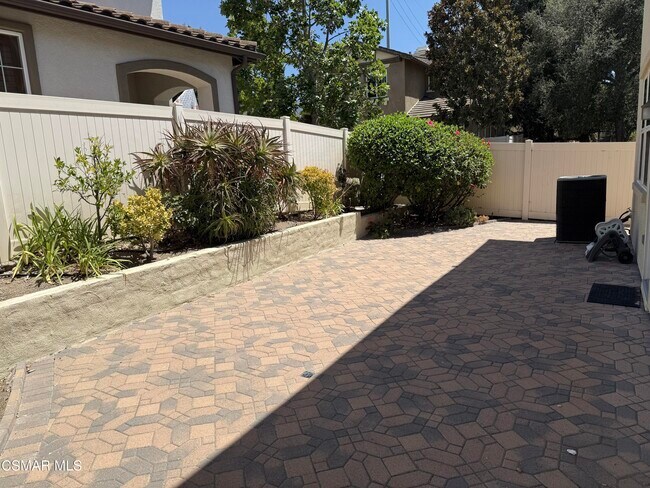 Building Photo - 600 Clearwater Creek Dr