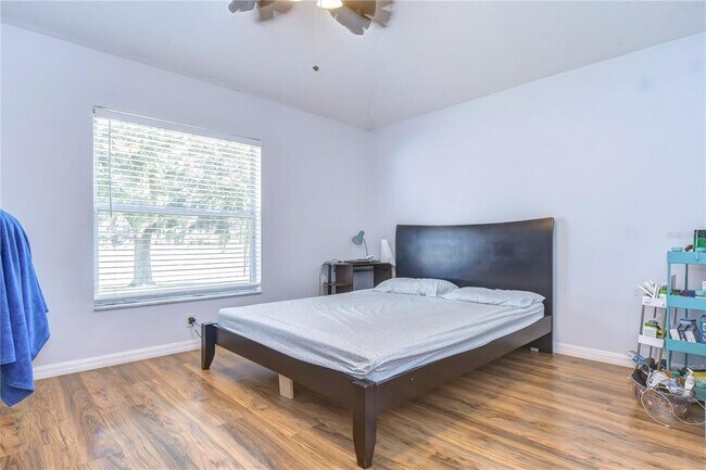 Building Photo - 30847 Bridgegate Dr