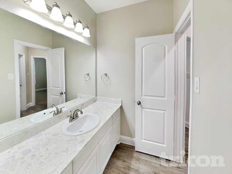 Building Photo - 210 Morning Glory Pl