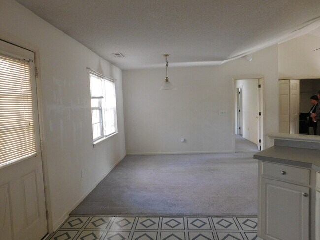 Building Photo - 213 Esquire Ct