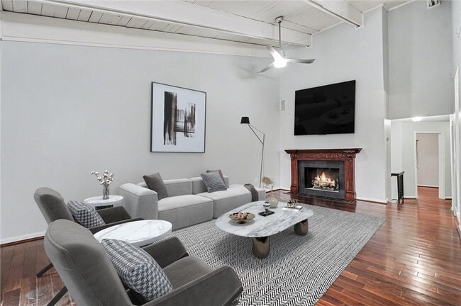 Building Photo - 3813 Paces Ferry W