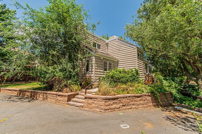 Building Photo - 3BD, 2.5BA Boulder Townhome with 2 Parking Spots
