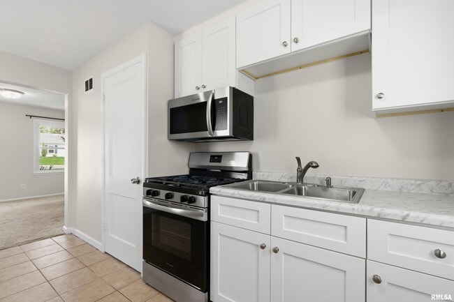Building Photo - 5209 N Glen Elm Dr