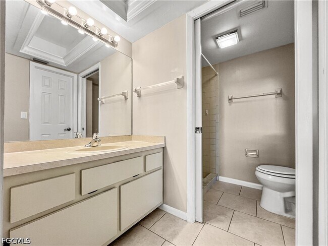 Building Photo - 4530 SW 10th Ave