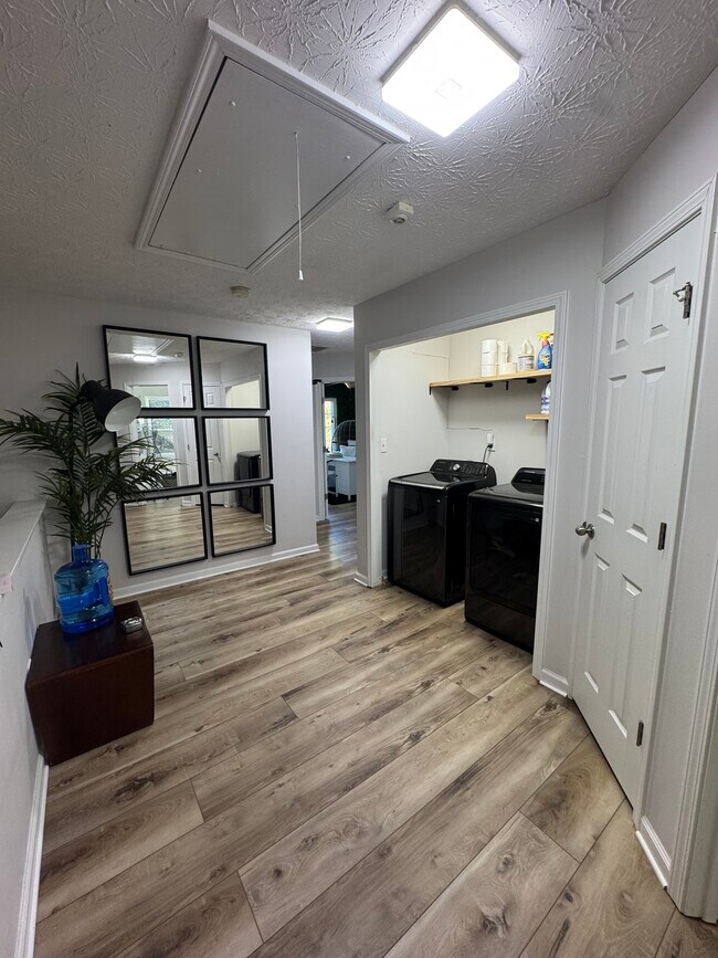 Building Photo - 980 Mays Ln SW