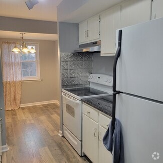 Building Photo - 1821 Valley Dr
