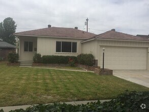 Building Photo - REDONE CUTE 2BED/1BATH HOUSE W/ REFURBISHE...
