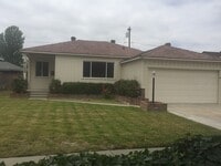 Building Photo - REDONE CUTE 2BED/1BATH HOUSE W/ REFURBISHE...