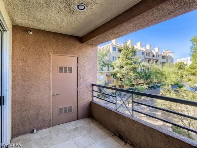 Building Photo - 260 E Flamingo Rd