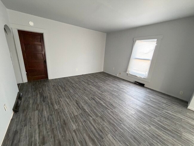 Building Photo - 716-B Robinson-