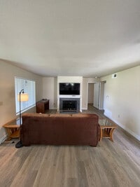 Building Photo - 604 N Columbia Center Blvd