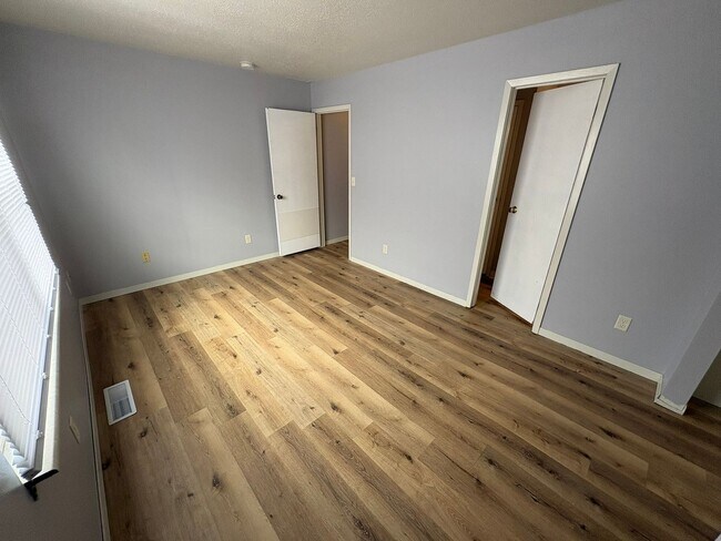 Building Photo - 2401 Shady Glen Ct