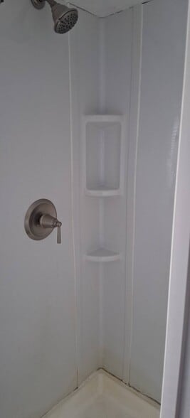 Building Photo - 204 Main St