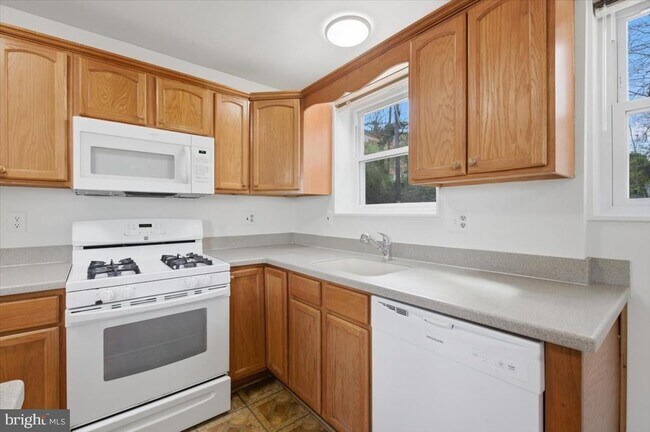 Building Photo - 5039 8th Rd S