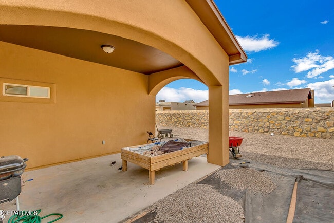 Building Photo - 14677 Rockbridge