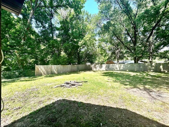 Building Photo - Updated 3 Bed / 2 Bath home with Single Car Garage in Farmington