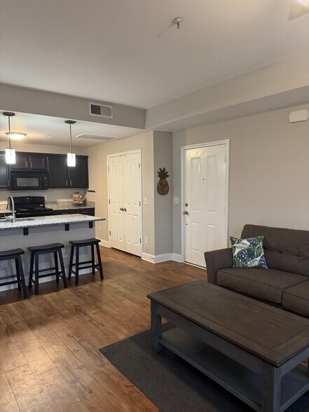 Building Photo - 8205 Lenox Creekside Dr