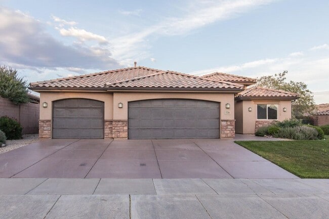 Primary Photo - Custom 3 Bedroom Single-Family Home in Pri...