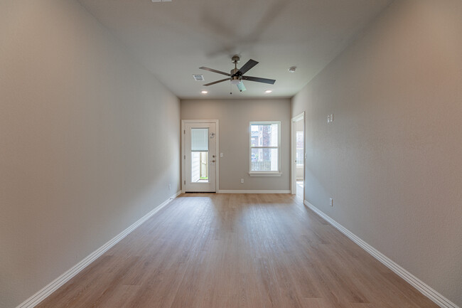 Building Photo - 1601 SW Poigai Wy