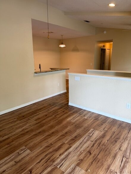 Building Photo - 823 Grand Regency Pointe