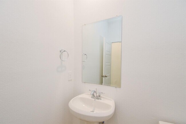 Building Photo - 3024 Crown Gate Dr