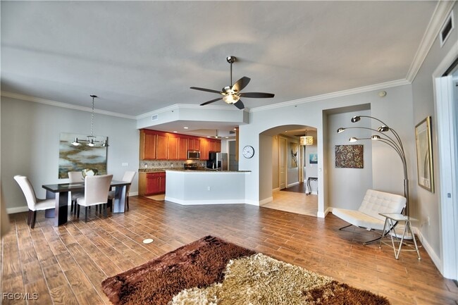 Building Photo - 2104 W First St