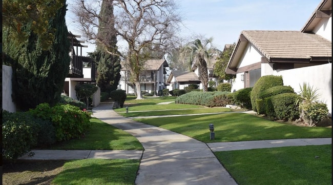 Building Photo - 3333 El Encanto Ct