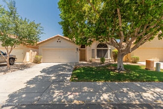 Building Photo - 3715 N Rosewood Ave