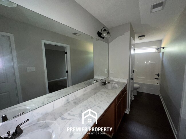 Building Photo - Charming 3BR/2BA Bartlett Area Home | High Ceilings & Hardwood Floors