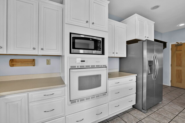 Building Photo - 6674 Chantilly Pl