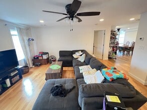 Building Photo - 489 Main St