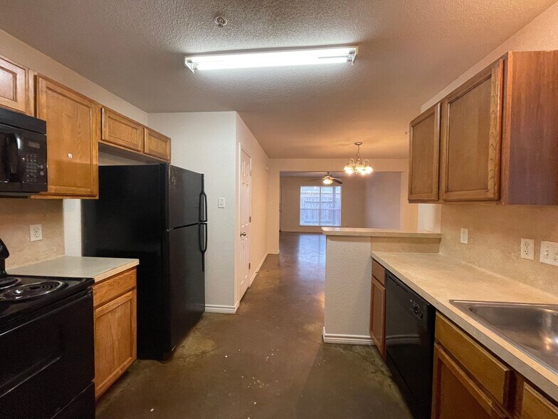 Building Photo - 4006 Cambridge Dr