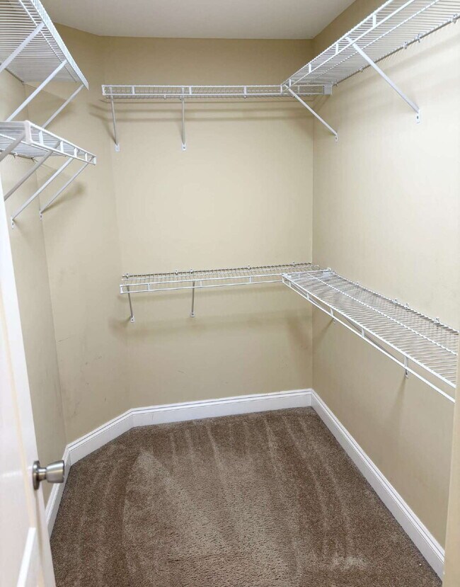 Building Photo - "Charming 4-Bed home in Navarre!"