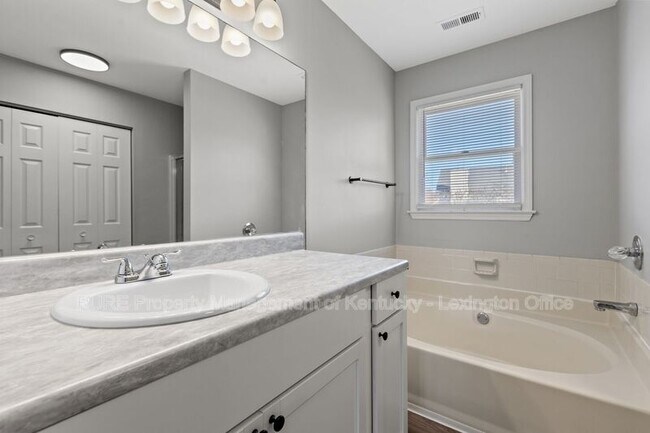 Building Photo - 833 Palomino Ln