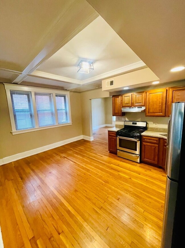 Building Photo - Renovated huge 2br/1ba in Shaw neighborhood,