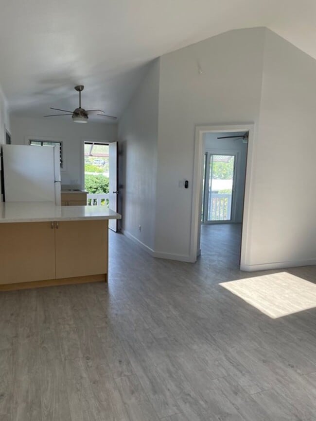 Building Photo - 673 Lawelawe St