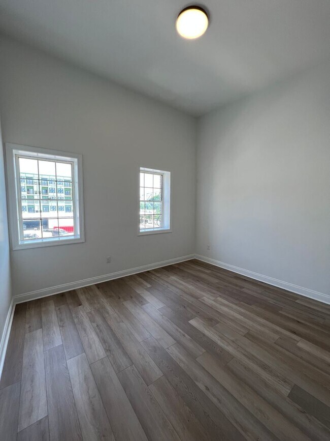 Building Photo - A CHEFS KITCHEN WITH VIEWS!
