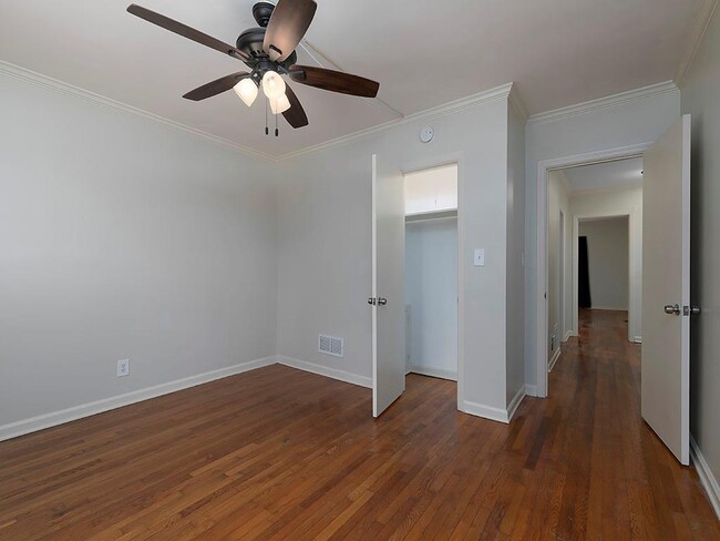 Building Photo - 438 Carriage Dr NE