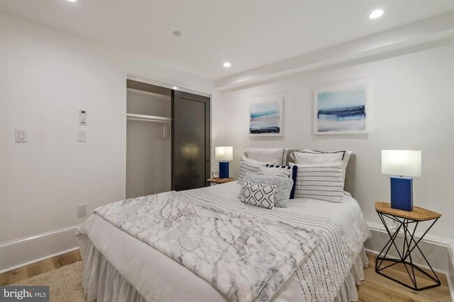 Bedroom fits a queen bed comfortably - 1979 Biltmore St NW