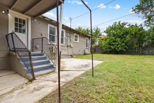 Building Photo - 418 Mc Dougal Ave