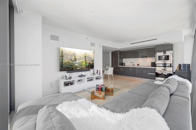 Building Photo - 1451 Brickell Ave