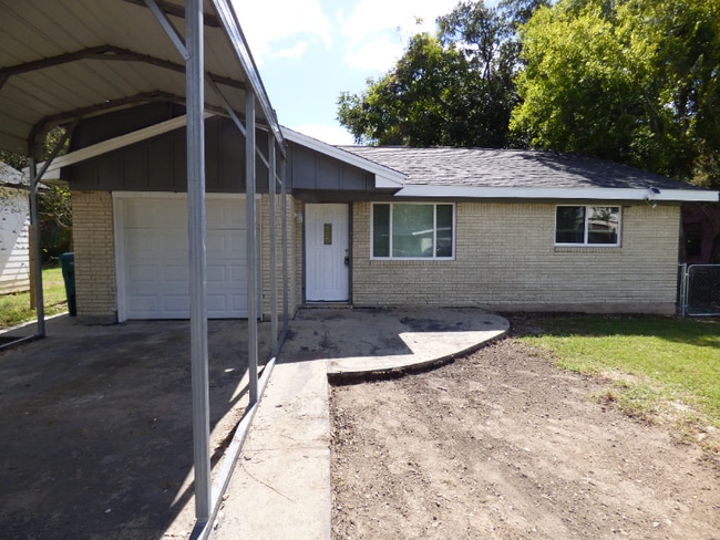 Building Photo - 901 Rein Ave