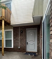Building Photo - Spacious 2 bdrm/1.5 bath townhome in Cedar...