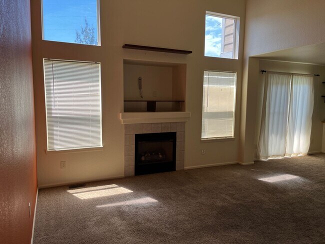 Building Photo - 3 bed 2.5 bath house beside Bear Creek Par...