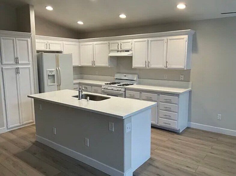Building Photo - 6088 Bing Cherry Dr