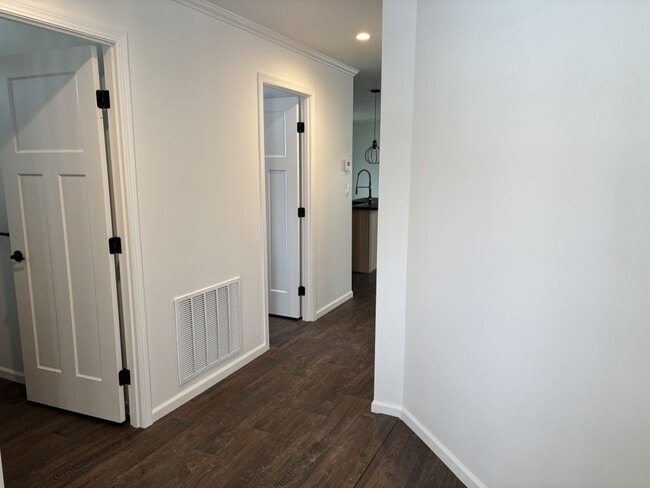 Building Photo - 521 Cimarron