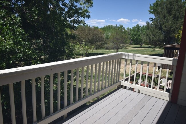 Building Photo - GREAT 3 BEDROOM/2 BATHROOM TOWNHOME WITH NEW PAINT & FLOORING. AVAILABLE 5/23.