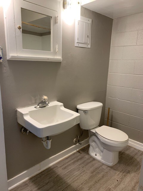 Building Photo - 424 W Cornhusker Hwy